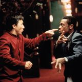"Rush Hour": Jackie Chan als Chief Inspector Lee  aus Hongkong und Chris Tucker als Detective James Carter vom FBI – klar, dass es bei dem Auftrag, ein elfjähriges chinesisches Mädchen aus den Händen von Kriminellen zu befreien, zu kulturellen Differenzen kommt. 1998, als der Film erschien, war nicht abzusehen, dass es auch noch Teil 2 und 3 geben würde.