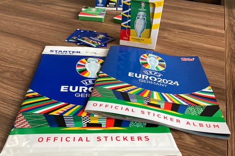 Topps-Sammelalbum zur Fußball-Europameisterschaft 2024 in Deutschland