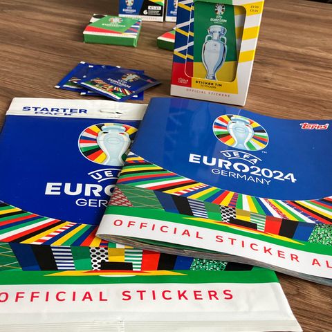 Topps-Sammelalbum zur Fußball-Europameisterschaft 2024 in Deutschland