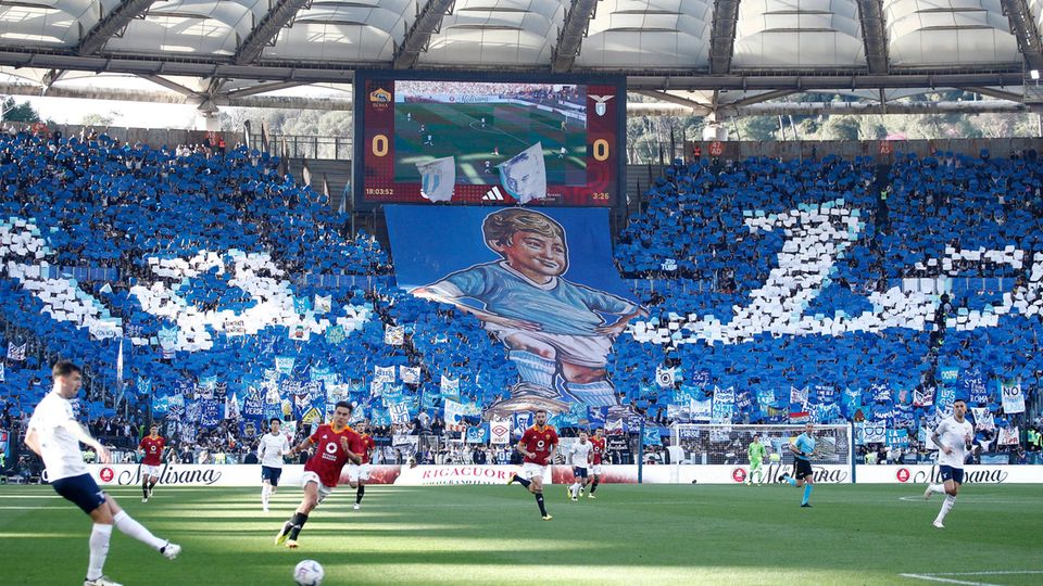 Choreografie van Lazio Fans in het Olympiastadion van Rom.