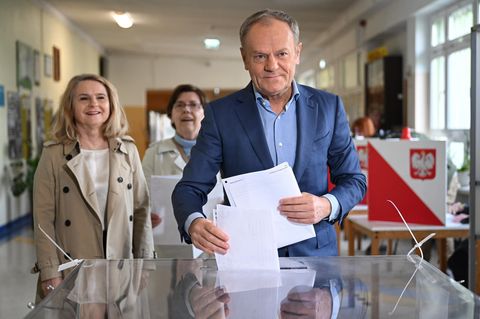 Polens Premier Donald Tusk, hier bei der Stimmabgabe bei den Kommunalwahlen am Wochenende