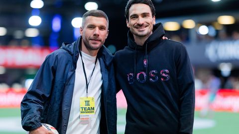Die Präsidenten der ·Baller-League Mats Hummels und Lukas Podolski