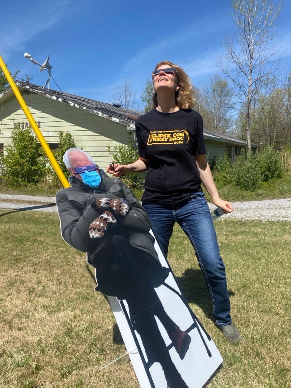 Naturspektakel: Der "sitzende Bernie" hat mittlerweile Kultstatus erreicht. Auch er darf bei einer Eclipse Party natürlich nicht fehlen. Der "sitzende Bernie" hat mittlerweile Kultstatus erreicht. Auch er darf bei einer Eclipse Party natürlich nicht fehlen.
