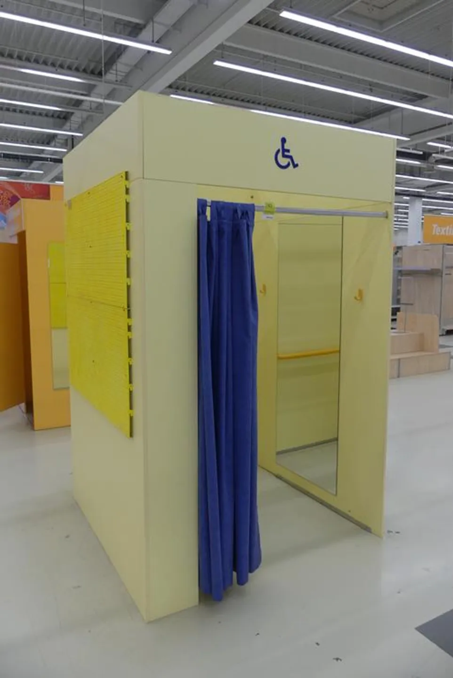 Umkleidekabine sucht neues Zuhause