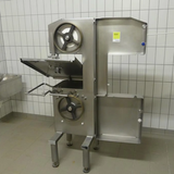 ...und eine Knochenbandsäge.