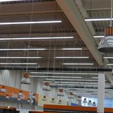 Und schließlich noch ein paar Leuchten – 52 Stück an der Zahl. Die Online-Auktion der Real-Reste endet am 16. April.