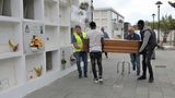 El Pinar, Spanien. Vier Menschen starben auf der Überfahrt von Afrika nach Spanien, bevor das Flüchtlingsboot im rettenden Hafen von La Restinga auf der kanarischen Insel La Hierro anlegte.  Hier finden sie nun ihre letzte Ruhestätte.
