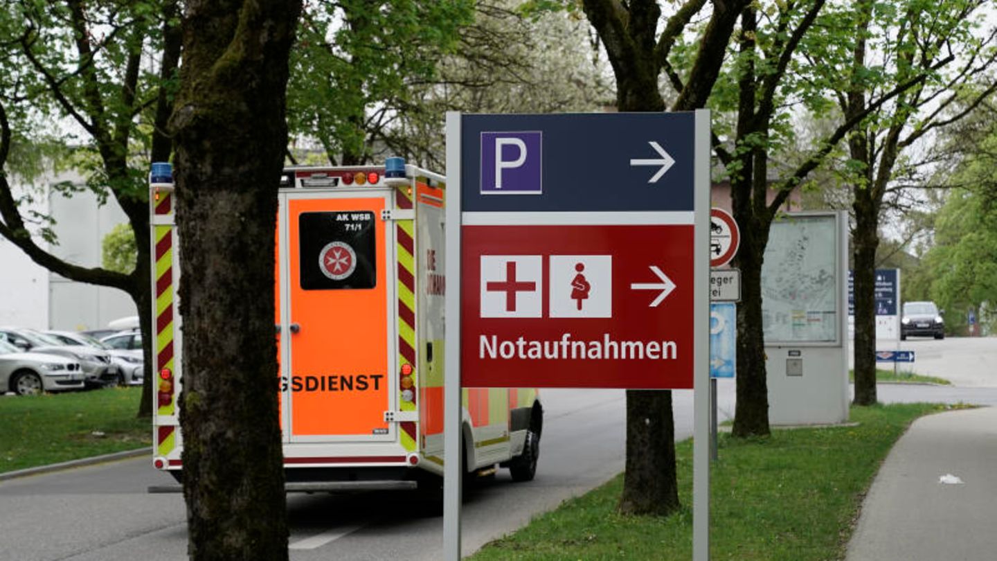 Der Eingangsbereich des Inn-Salzach-Klinikums Gabersee