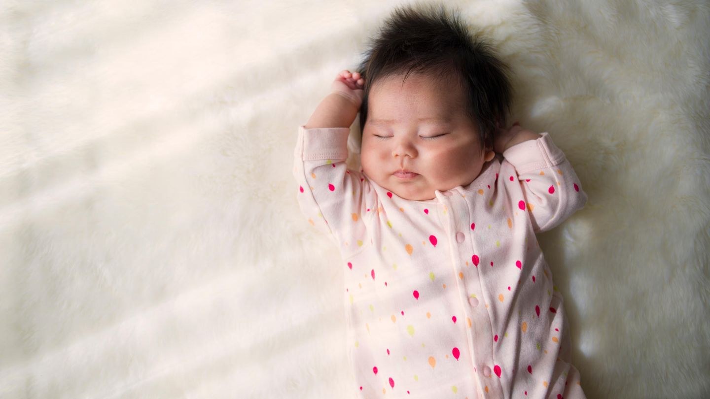 Nachtruhe mit Kindern: Schlaftraining für Babys und Kleinkinder: Ist Schreienlassen harmlos oder schädlich?