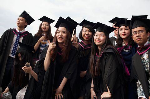 151.000 Chinesen studieren an britischen Universitäten. Sie bezahlen Studiengebühren von bis zu 50.000 Euro pro Jahr. 