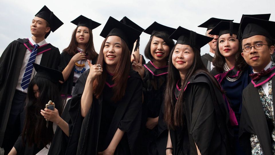 151.000 Chinesen studieren an britischen Universitäten. Sie bezahlen Studiengebühren von bis zu 50.000 Euro pro Jahr. 