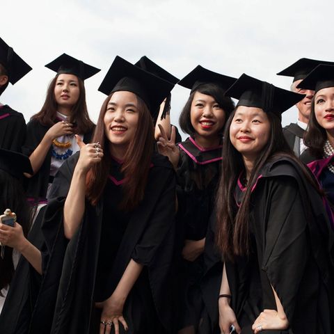151.000 Chinesen studieren an britischen Universitäten. Sie bezahlen Studiengebühren von bis zu 50.000 Euro pro Jahr. 