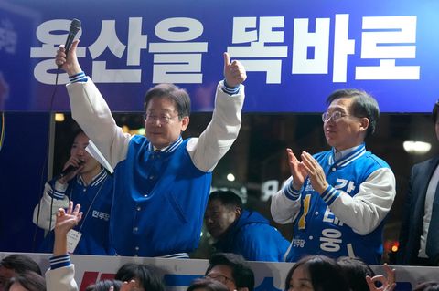 Lee Jae-myung (l), Oppositionsführer der Demokratischen Partei von Südkorea