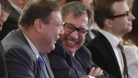 Die Sanktionen gegen die russischen Oligarchen Michail Fridman (l.) und Pjotr Awen wurden von einem EU-Gericht aufgehoben