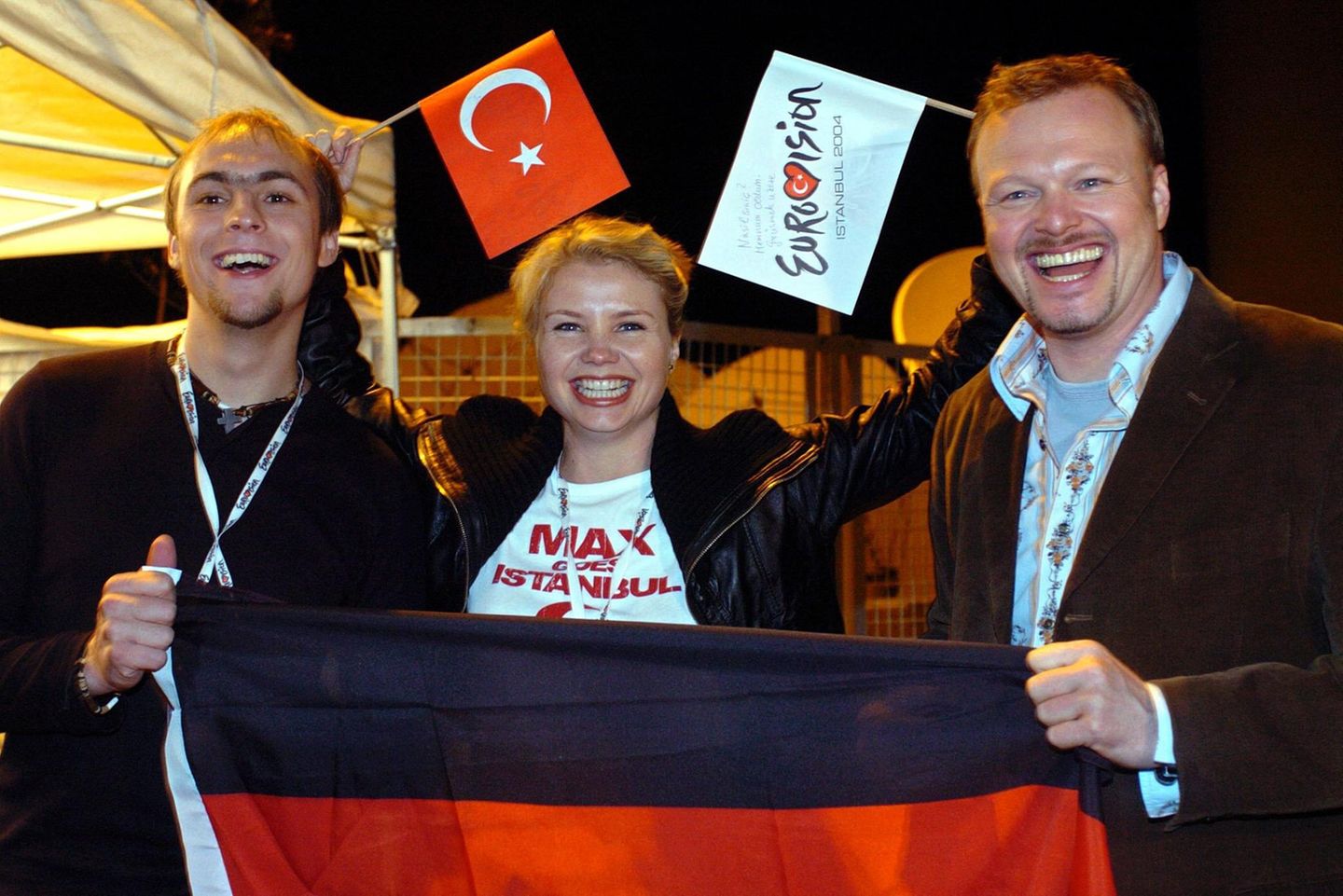 Raabs nächste ESC-Idee: eine eigene Castingshow für die Vorentscheid-Teilnahme. Bei "TV Total" rief er "Stefan sucht den Super-Grand-Prix-Star" - oder kurz SSDSGPS - ins Leben. Der damals unbekannte Sänger Max Mutzke gewann die Show und schoss mit dem Song "Can't wait until tonight" auf Platz eins der Charts. Seine Wahl beim Vorentscheid war dann beinahe nur noch Formsache. 2004 trat er für Deutschland beim ESC an - und landete auf Platz 8. "SSDSGPS" wurde mit dem Grimme-Preis ausgezeichnet.