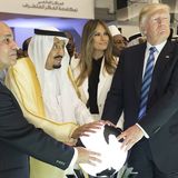 Der ägyptische Präsident, der suadi arabische König Donald Trump und Melania in Saudi Arabien 2017