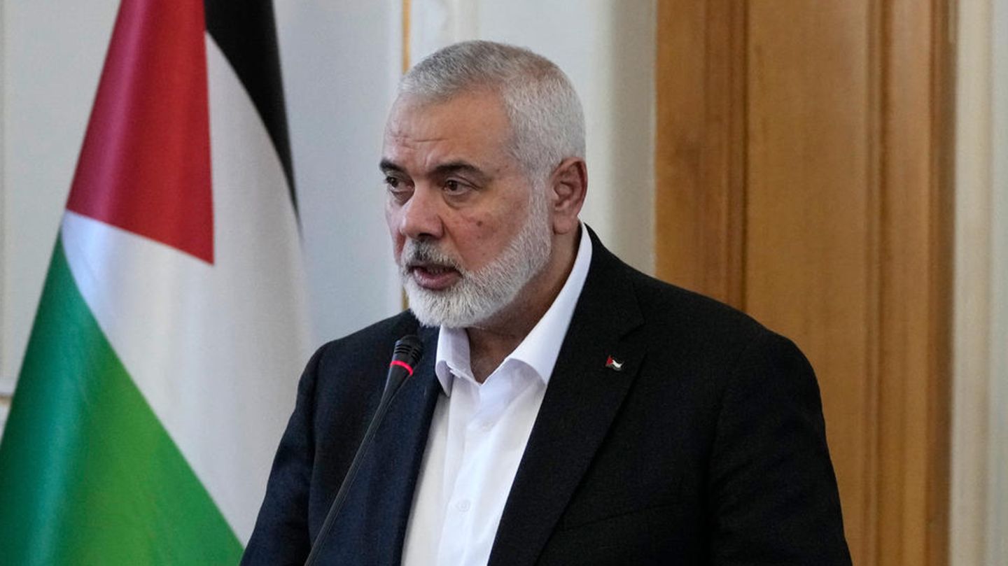 Hamas-chef Ismail Hanija tijdens een persconferentie in Iran