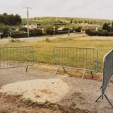 Mit Gittern abgesperrter Ort, an dem die 13-jährige Emma erstochen wurde