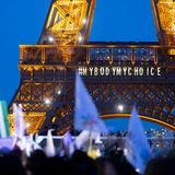 "My Body, my choice" – mein Körper, meine Entscheidung steht auf dem Eifelturm in Paris geschrieben