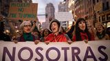 Demonstrantinnen in Madrid gehen für ein liberales Abtreibungsrecht auf die Straße