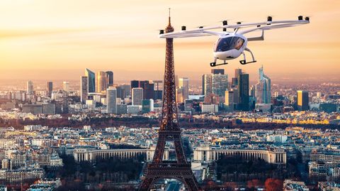 Ein Volocity von Volocopter über der Pariser Innenstadt