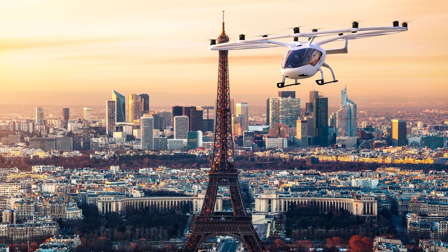 Een Volocity van Volocopter boven de Pariser Innenstadt