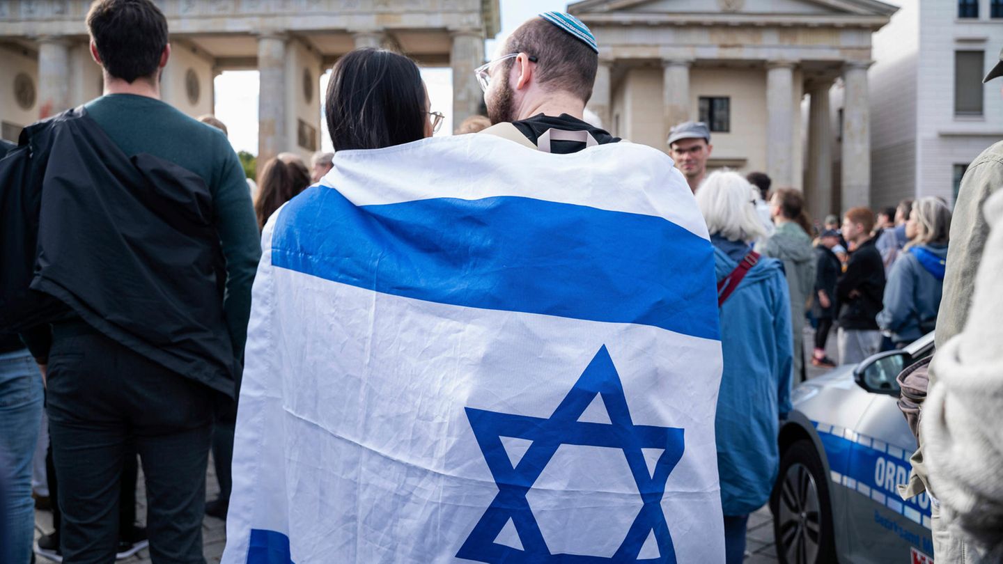 Eine pro-israelische Solidaritätskundgebung vor dem Brandenburger Tor am 8. Oktober, einen Tag nach dem Horror der Hamas