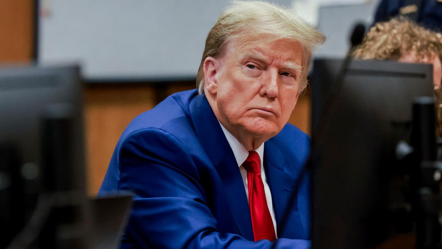 Schweigegeldprozess: Donald Trump bei einer früheren Anhörung im Strafgericht in New York im März 2023 Donald Trump bei einer früheren Anhörung im Strafgericht in New York im März 2023