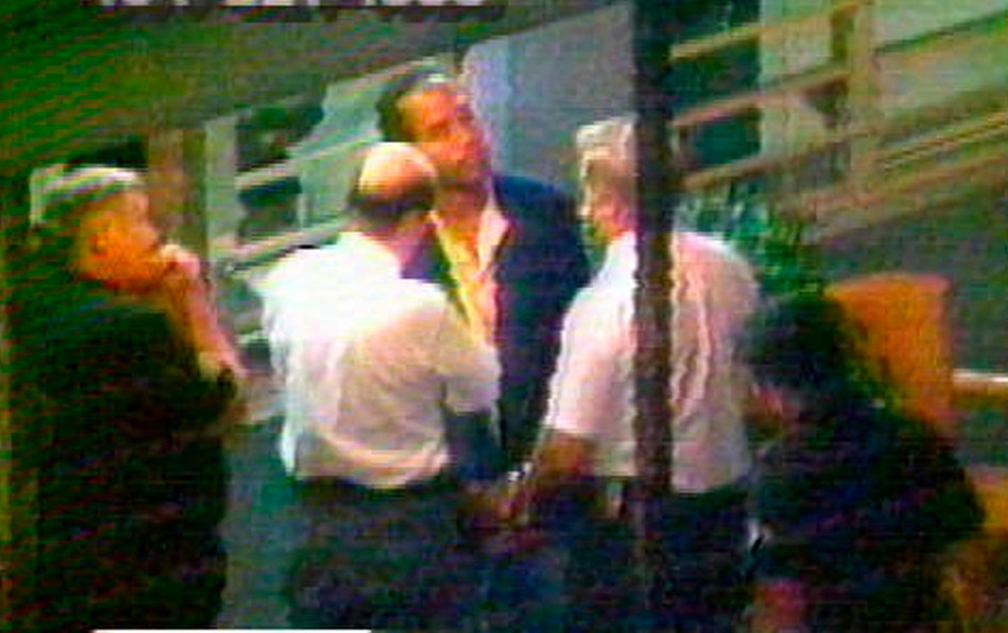 Star wieder in Handschellen: O.J. Simpson landet nach seinem Fluchtversuch erneut in den Händen der Polizei.