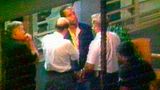 Star wieder in Handschellen: O.J. Simpson landet nach seinem Fluchtversuch erneut in den Händen der Polizei.