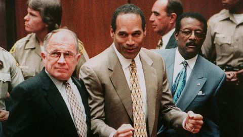 3. Oktober 1995: Nicht schuldig, befinden die Geschworenen. Trotz erheblicher Zweifel an seiner Unschuld, die er sein Leben lang nicht los wird.