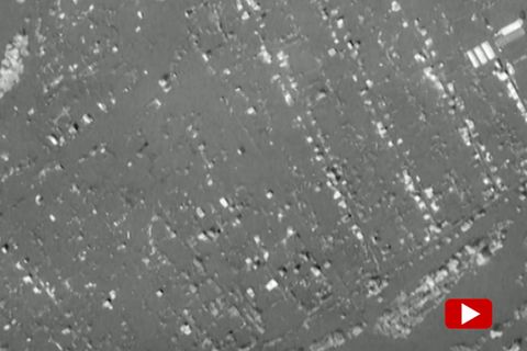 Satellitenbild eines überfluteten Dorfs in Russland