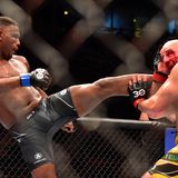 Der ehemalige Champion Jamahal hill musste seinen Titel aufgrund eines Achillessehnenrisses vor einem Jahr abgeben. Nun will er zurück auf die Nummer 1. Die beiden Kämpfer sind dafür bekannt dass sie ordentlich Kraft hinter ihren Fäusten haben. Es ist zu bezweifeln, dass der Kampf die vollen 25 Minuten gehen wird. 