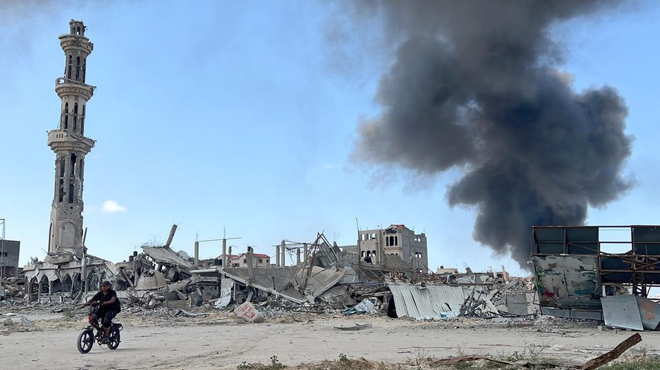 Szene der Zerstörung in Khan Younis im südlichen Gazastreifen nach dem Abzug der israelischen Truppen am vergangenen Wochenende