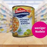 "Skimp" bedeutet "knausern" oder "einsparen". Im Hühner-Nudel-Eintopf stecken nur noch 26 Prozent statt zuvor 35 Prozent Nudeln. Damit das Ganze nicht zu wässrig rüberkommt, ist jetzt noch etwas Guarkernmehl als Verdickungsmittel beigesetzt.