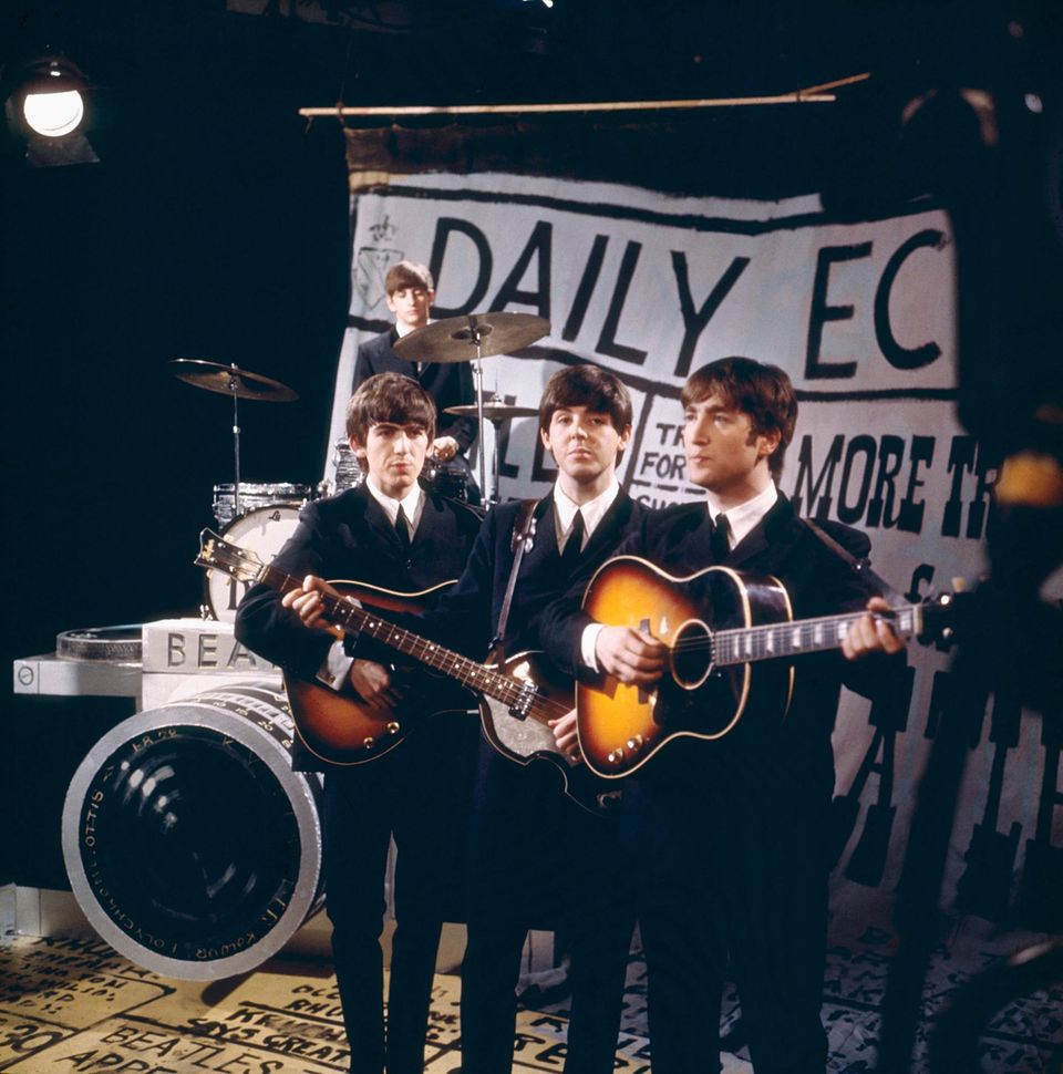 The Beatles spelen met ene Fernsehauftritt 'I Want To Hold Your Hand'