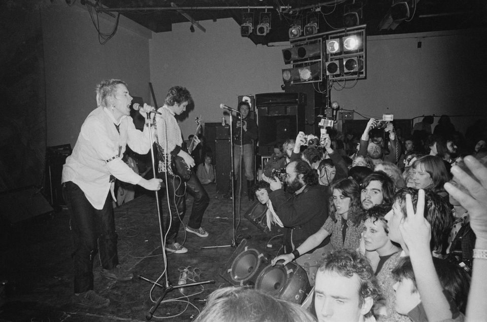 Die Britse punkrockband "De sekspistolen" live optreden tijdens 'Anarchy Tour' op 6 december 1976