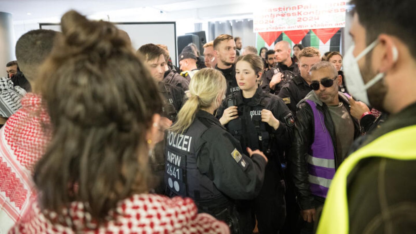 Polizisten auf dem Palästina Kongress