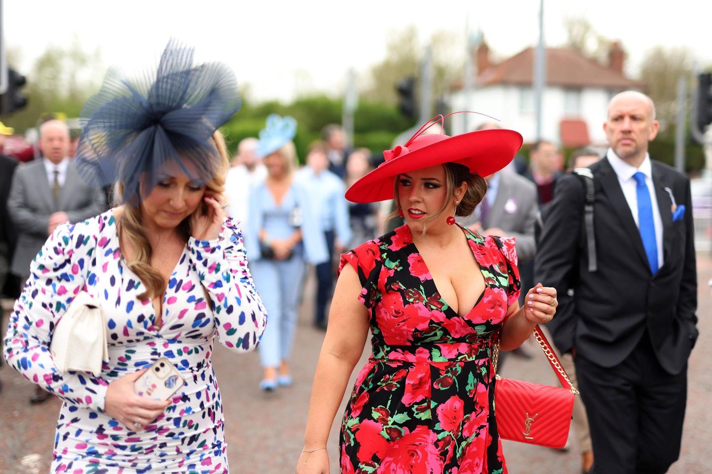 Zwei Freundininnen plaudern