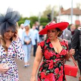 Zwei Freundininnen plaudern