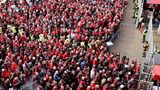 Andrang beim Einlass in der BayArena