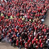 Andrang beim Einlass in der BayArena