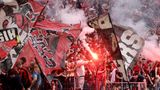 Leverkusens Fans jubeln nach dem Gewinn der Deutschen Meisterschaft