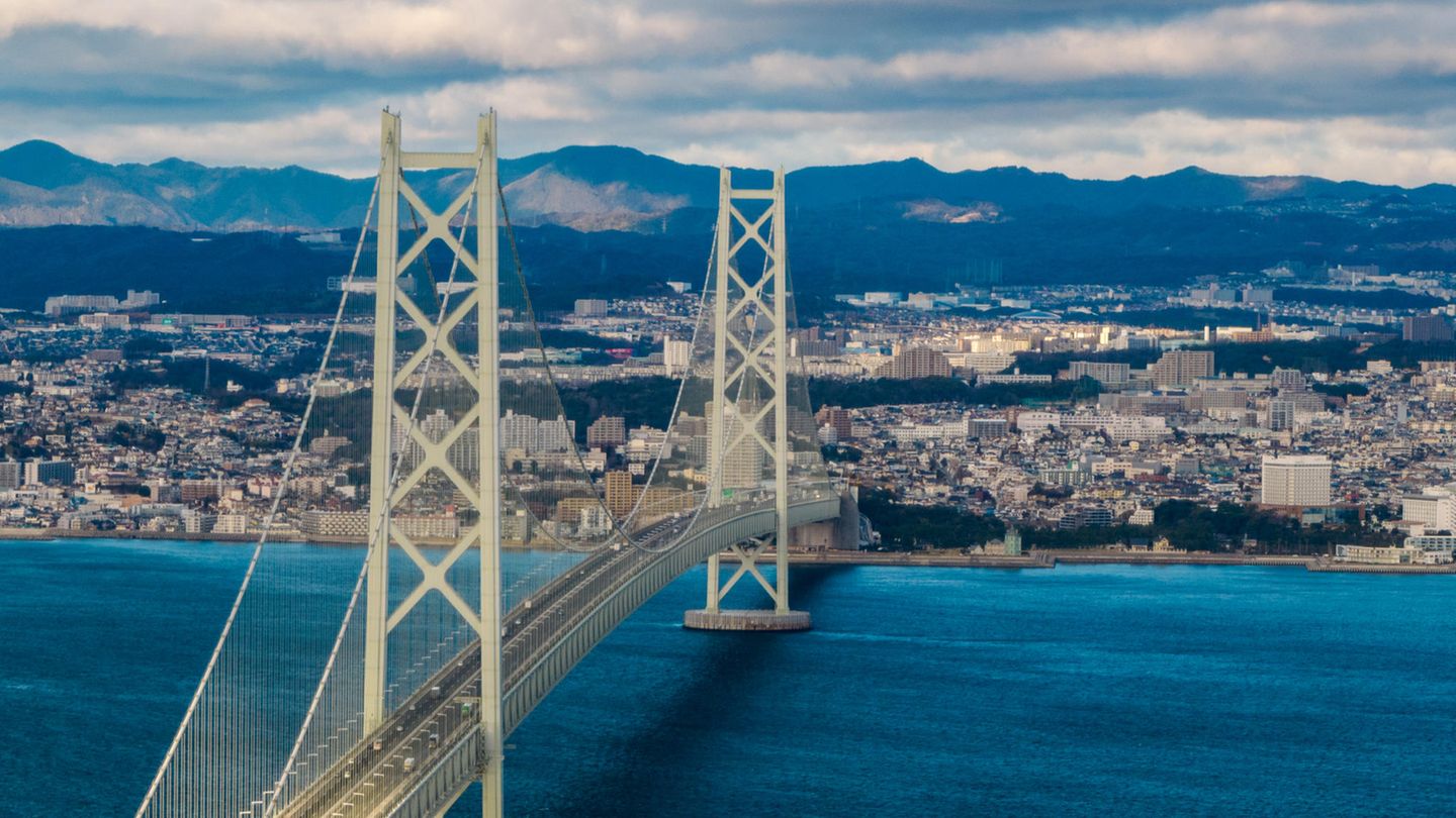 Osaka Um die 90 Prozent der japanischen Stadt Osaka sind Flachland