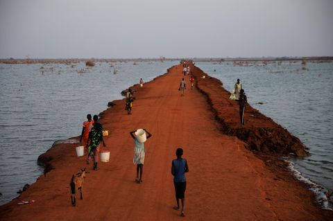 Heftige Regenfälle haben den trockenen Sudan unter Wasser gesetzt