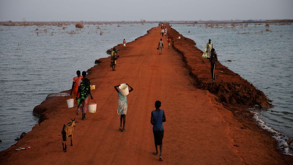Heftige Regenfälle haben den trockenen Sudan unter Wasser gesetzt