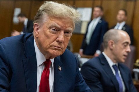 Donald Trump, 77, ist der erste Ex-Präsident der Vereinigten Staaten, der sich einem Strafprozess stellen muss