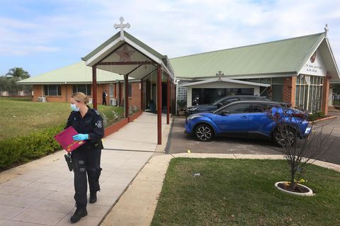 Nach dem Messerangriff in einer Kirche in Sydney stellt die Polizei dort Spuren sicher
