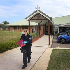 Nach dem Messerangriff in einer Kirche in Sydney stellt die Polizei dort Spuren sicher