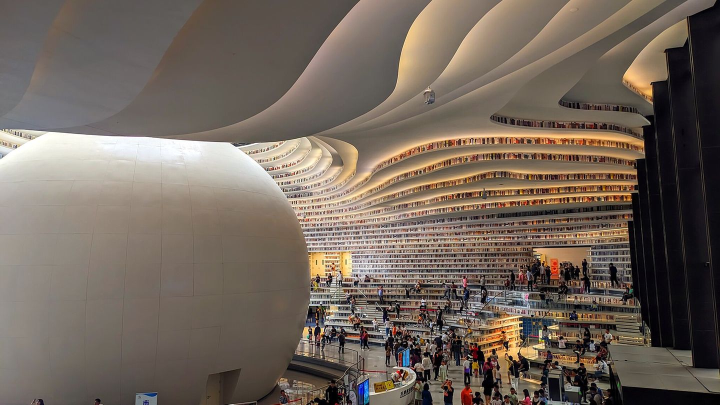 Die Binhai-Bibliothek in Tianjin  wurde 2017 eröffnet.
